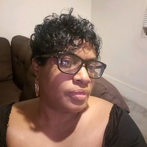 Meet your Posher, Felicia